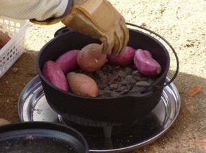 Ａ小　焼いもパーティ①